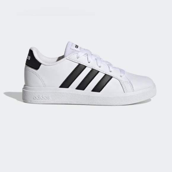 ADIDAS KIDS GRAND COURT 2.0 - WHITE/BLACK SIZES 2.5/3 (NEW WITH TAGS) - Picture 1 of 6